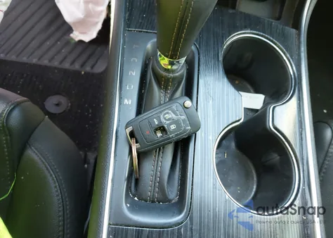 2018 Chevrolet Impala 1Lt from USA, damaged, VIN 2G1105S3XJ9128383